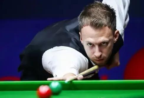 图加特中场 图加特中场