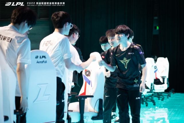 在战术上更 在战术上更